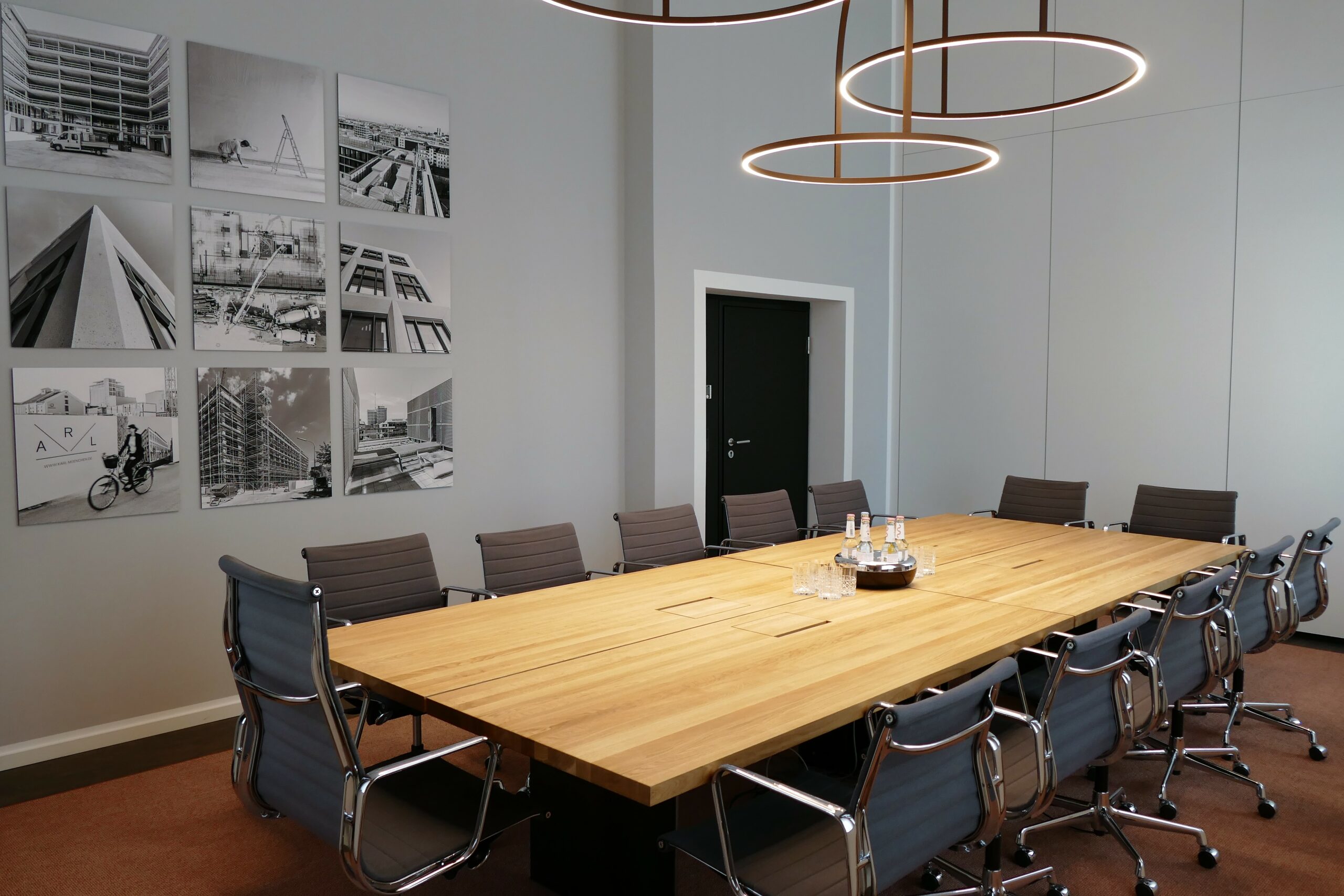 Konferenzraum, böhmler Einrichtungshaus München, Luxus-Einrichtung, Objekt einrichten, Büroeinrichtung